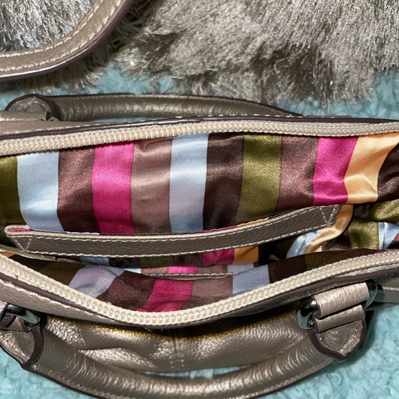 Gold Purse - Picture 2 of 3